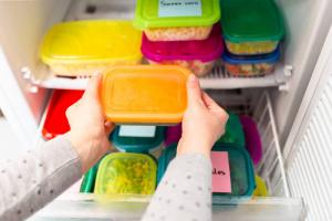 Freezer e cibo in più: Come cucinare un frigorifero per le vacanze