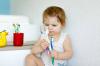 Scegliere uno spazzolino e un dentifricio per un bambino: i consigli del dentista