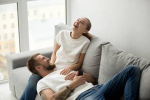 Perché la felicità moglie è importante per relazioni forti e di lunga durata