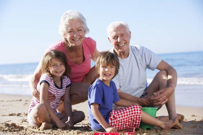 I nonni, nipoti, che sono infermieristico, vivere più a lungo