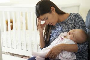 5 modi per mantenere e migliorare le relazioni dopo il parto