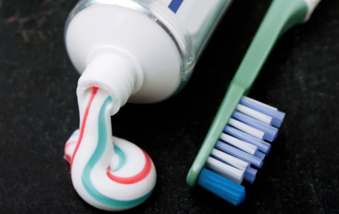 Lavarsi i denti - denti spazzola