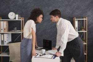 Ufficio Romance: perché non iniziare una relazione sul lavoro