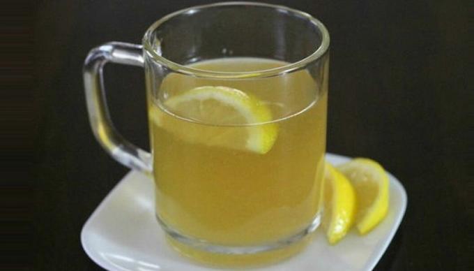 Acqua calda con limone - acqua calda con limone