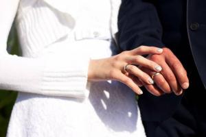 Manicure primaverile: creiamo l'immagine ideale dei promessi sposi