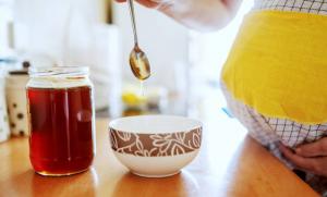 Posso mangiare il miele durante la gravidanza: pro e contro