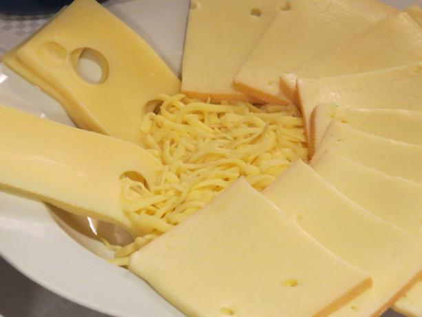 Yellow cheese - formaggio 