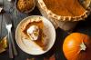 Ricette di Halloween 2020: Torta morbida con noci e ripieno di zucca