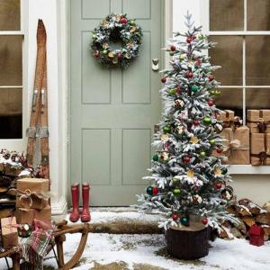 Come decorare magnificamente un albero di Natale: tendenze della moda nell'arredamento dell'albero di Natale