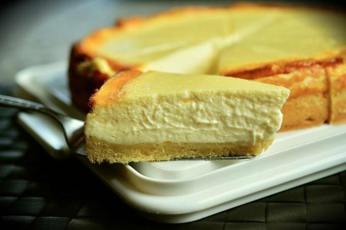 Cheesecake di mele e banana senza cottura: ricetta passo dopo passo