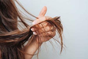 Problemi con i capelli: che tipo di disturbi sono causati da cim?