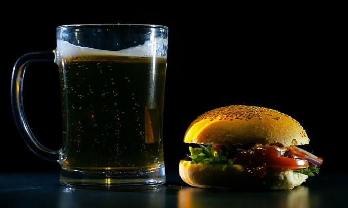 Hamburger e birra - Burger e una birra