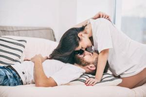Come rivitalizzare il tuo rapporto con tuo marito con il microdating