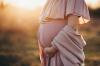 7 trucchi per nascondere la gravidanza con stile