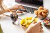 Come smettere di mangiare stress: i 5 modi migliori per controllare l'eccesso di cibo