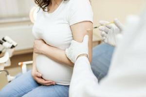 Il vaccino COVID-19 provoca infertilità: 5 miti sulle vaccinazioni antikovid