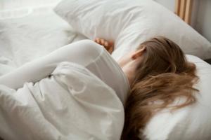 Viene chiamata la posizione del sonno dannosa per la salute