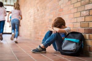 Cosa fare se il bambino vittima di bullismo a scuola: Consigli per i genitori