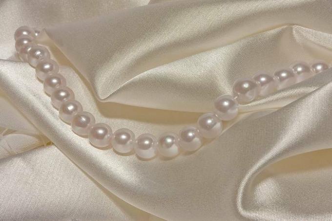 Come realizzare un'elegante collana di perle con le tue mani: istruzioni passo passo